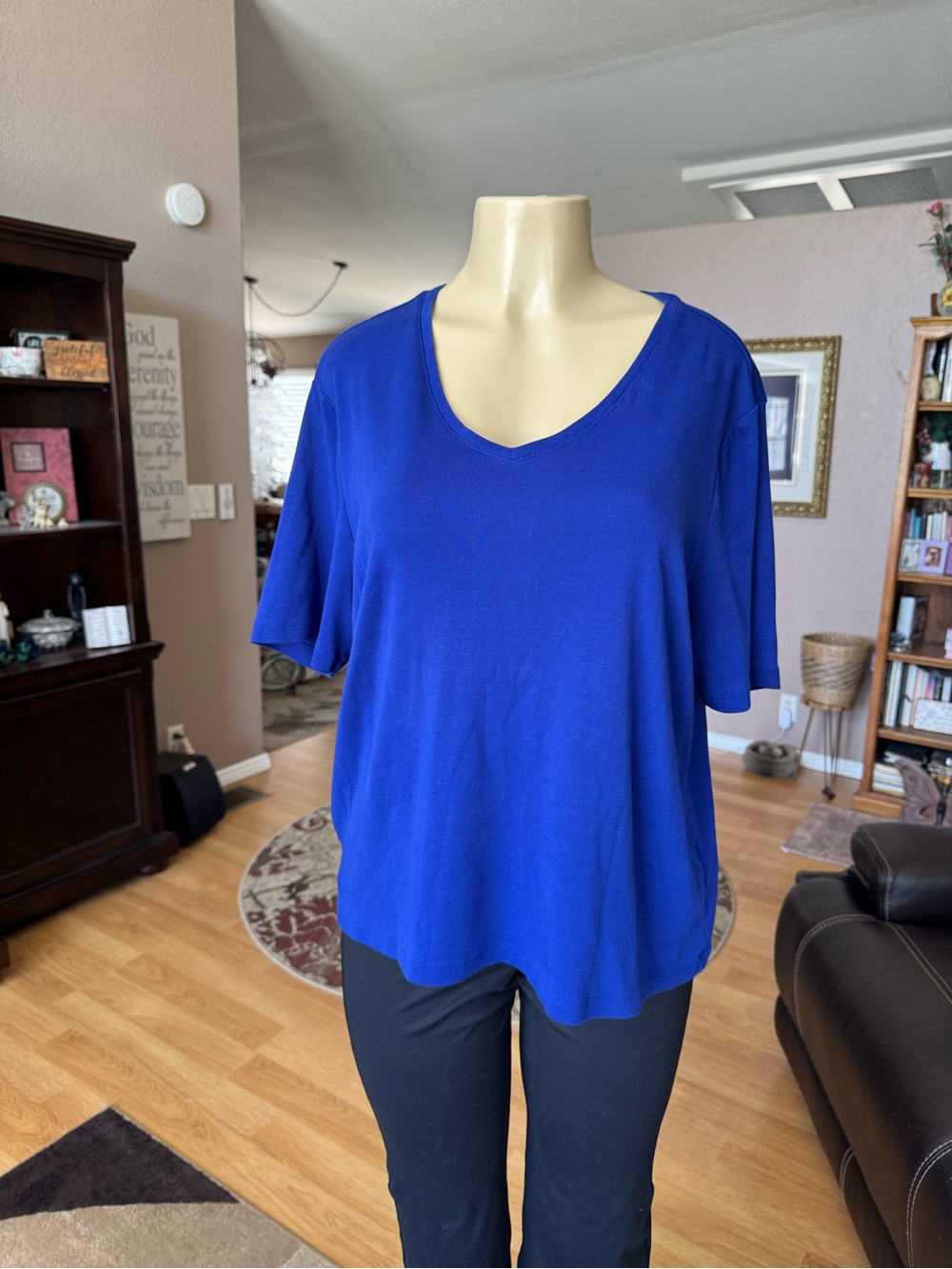 Chico’s The Ultimate Tee royal blue short sleeve Vneck shirt-size XL